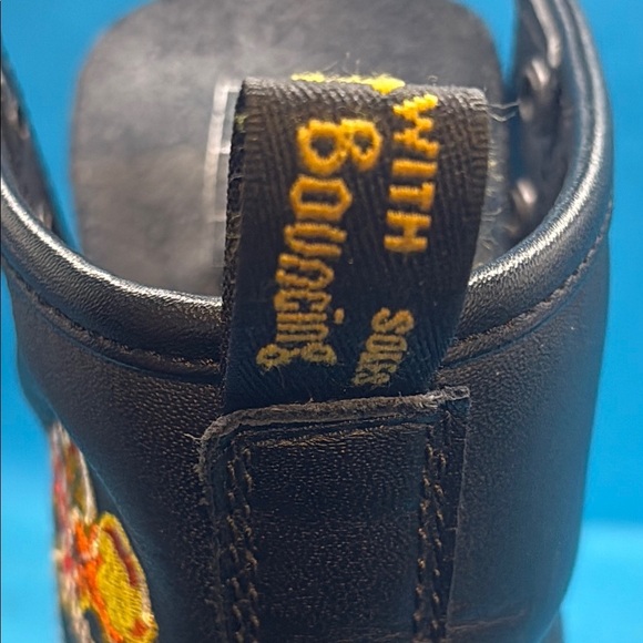 Dr. Marten Vondo II Floral Embroidered Black Boots, size 6 - Picture 3 of 10